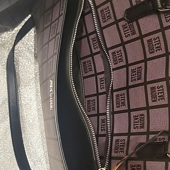 Steve Madden BLivia Logo Tote Bag w/Detachable Wristlet - Picture 8 of 12